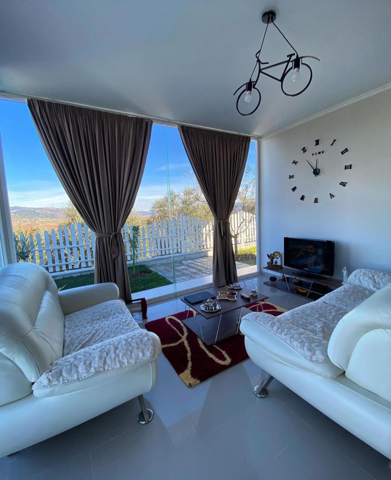 Dsvilla * Peqin